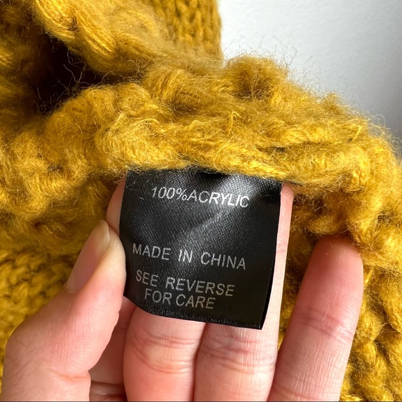 (Sold)Wishlist chunky knit pompom sleeves mustard yellow cardigan size M/L - Picture 9 of 10